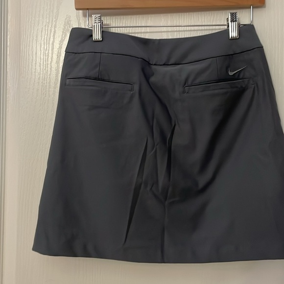 Nike Golf Gray Skort Size 4 Zippered Side Closure - Picture 3 of 4